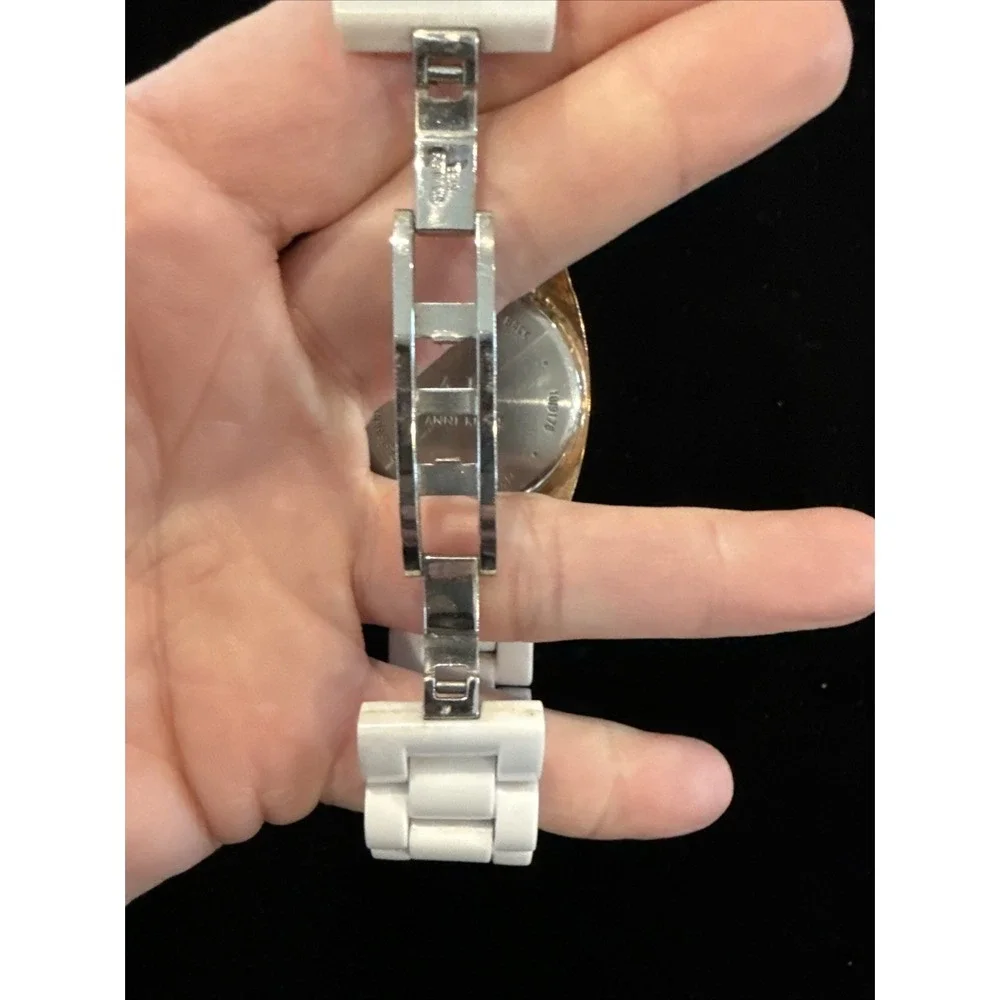 VINTAGE ANNE KLEIN RHINESTONE DETAIL PLASTIC WHITE BRACELET‎ FACE WATCH 5431